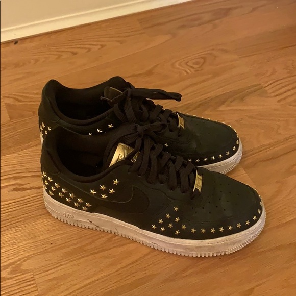 Nike Shoes - Used Air Force 1, star pattern